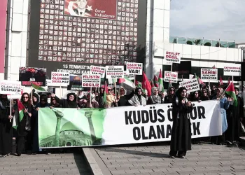 Bursa’da Filistin için sessiz oturma eylemi