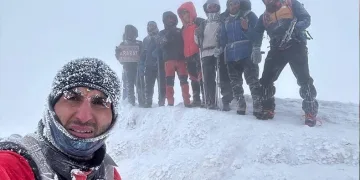 Dağcılar dondurucu soğukta Ağrı Dağı’na tırmandı
