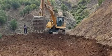 Heyelan sonrası temizlik çalışmaları devam ediyor
