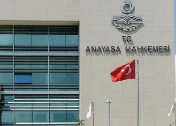 AYM üç siyasi partinin kapanmasına karar verdi
