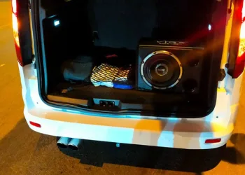 Yüksek sesli müzik dinleyen araçlara ceza yağdı