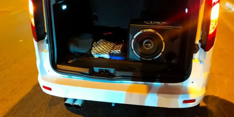 Yüksek sesli müzik dinleyen araçlara ceza yağdı