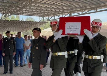 Hayatını kaybeden asker, törenle toprağa verildi