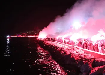 Gemlik’te binlerce meşale Cumhuriyet için yakıldı