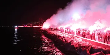 Gemlik’te binlerce meşale Cumhuriyet için yakıldı