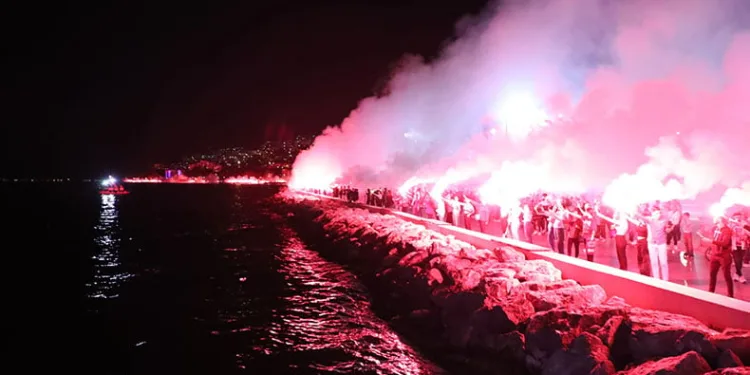 Gemlik’te binlerce meşale Cumhuriyet için yakıldı