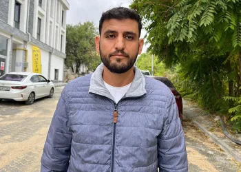 Filistinli Halil, akraba ve arkadaşını bombardımanda kaybetti