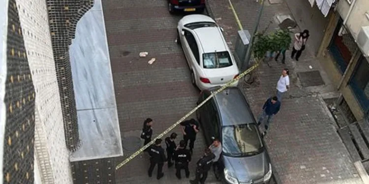 Komşusunu bıçaklayıp taksi ile dolaştı