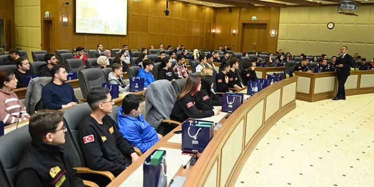 Başkan Aktaş stajyerlerle buluştu