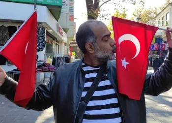 Pakistanlı turistin Türk bayrağı sevgisi