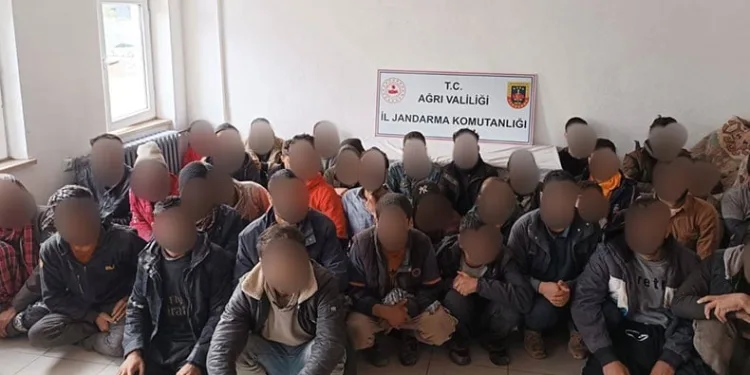 Ağrı’da 49 Afgan göçmen yakalandı