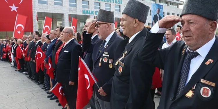 Nilüfer’de ilk adres Atatürk anıtı