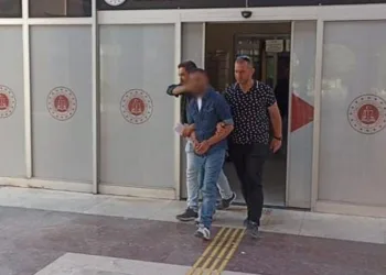 Enkaz altında saklandı ama polisten kaçamadı