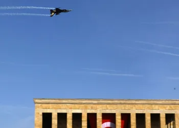 SOLOTÜRK’ten Anıtkabir üzerinde gösteri uçuşu