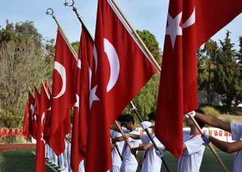 İzmir’in ilçelerinde Cumhuriyet coşkusu