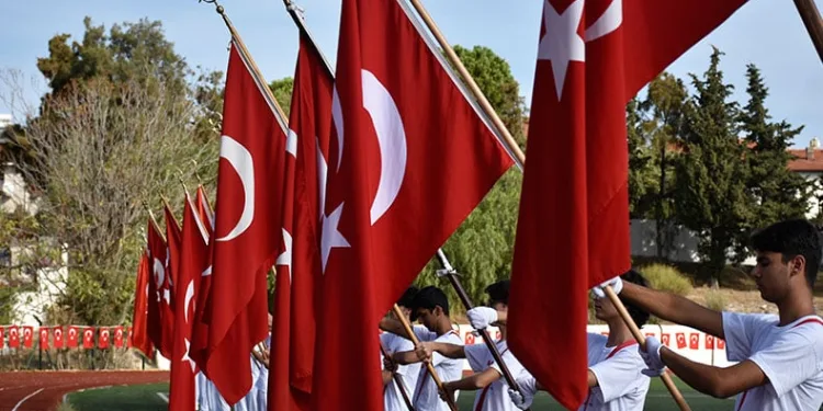 İzmir’in ilçelerinde Cumhuriyet coşkusu