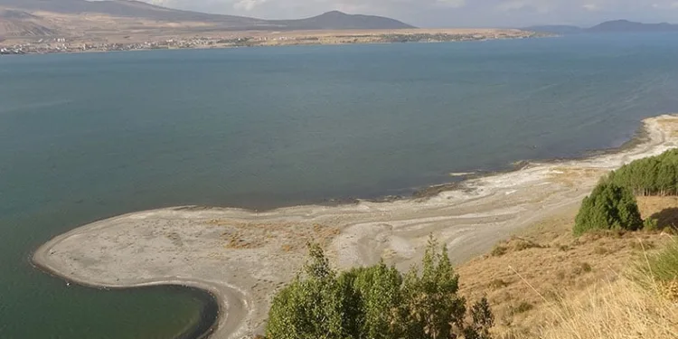 Van Gölü’nde su kaybı devam ediyor