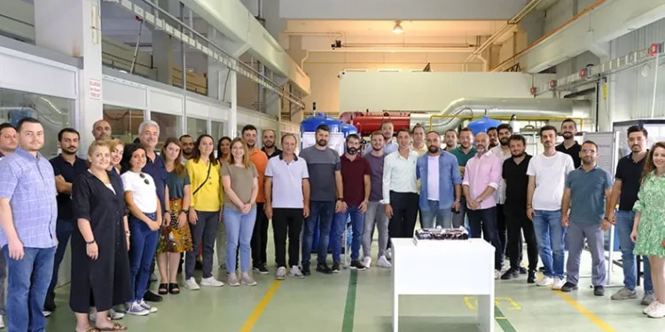 İlk mezunlar sertifikalarını aldı
