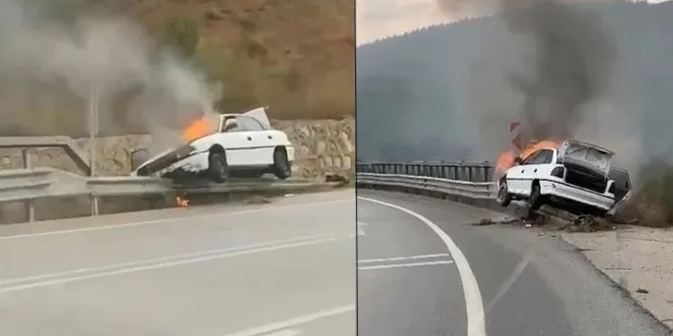 Bariyerlere giren otomobil alev alev yandı