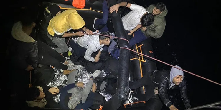 92 düzensiz göçmen yakalandı, 24’ü kurtarıldı