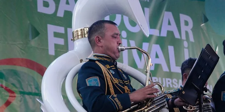 Bursa’da 3. Uluslararası Bando Festivali düzenledi