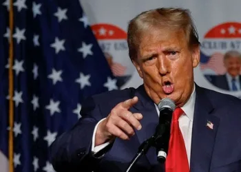 Trump: “Sen bir ahmaksın”