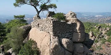 Stylos Manastırı zamana direniyor