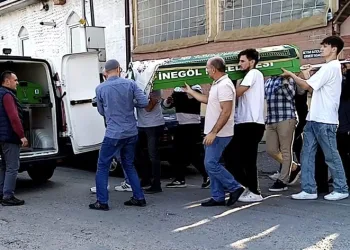 Kazada hayatını kaybeden 3 genç toprağa verildi