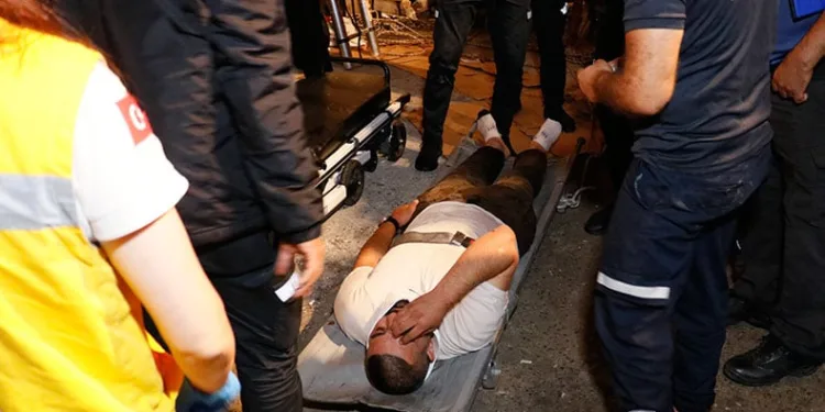 Pencereden apartmanın terasına düştü
