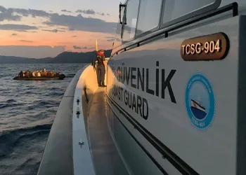 Yunanistan’ın ittiği düzensiz göçmenler kurtarıldı