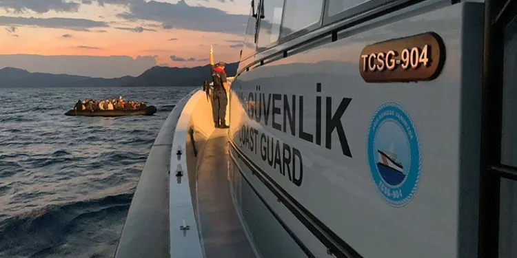 Yunanistan’ın ittiği düzensiz göçmenler kurtarıldı