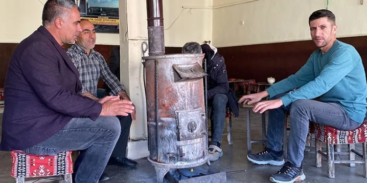 Karlıova’da hava soğudu, sobalar kuruldu