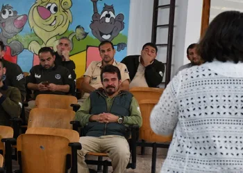 Kafeste yaşayan canlı bakımı eğitimi