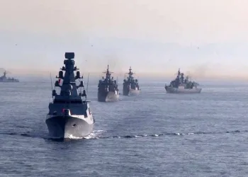İstanbul Boğazı’ndan geçi töreni