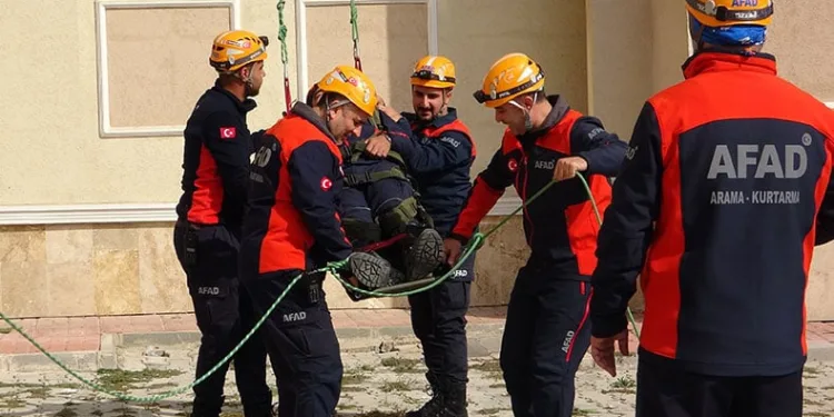 Van’da eş zamanlı deprem tatbikatı