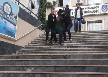 Bakırköy’de hırsızlık yapan 2 şüpheli yakalandı