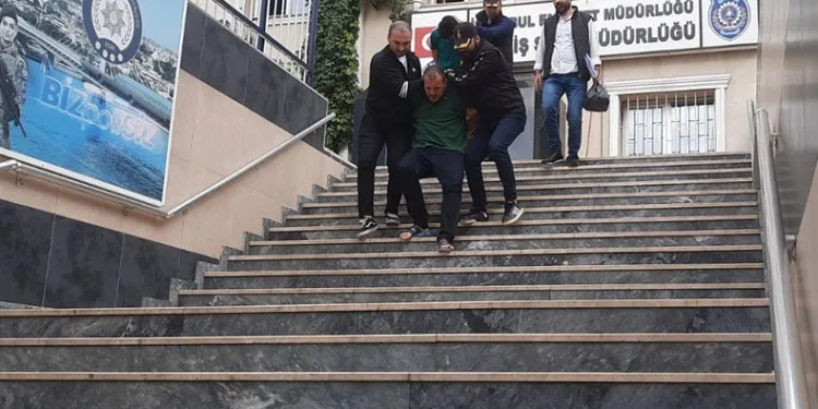 Bakırköy’de hırsızlık yapan 2 şüpheli yakalandı