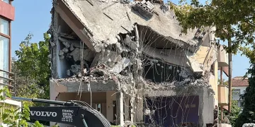 Kentsel dönüşüme giren yapılar yıkılıyor
