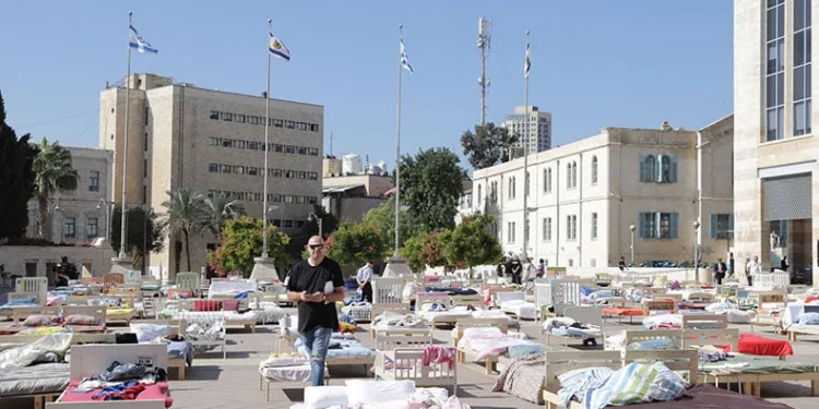 Hamas’ın rehineleri için “yataklı” protesto