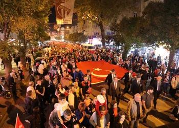 İnegöl’de 100. yıl coşkusu caddelere sığmadı