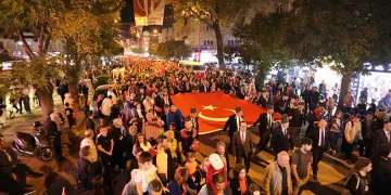 İnegöl’de 100. yıl coşkusu caddelere sığmadı
