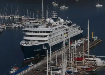 Deniz yoluyla turistler Fethiye’ye geldi