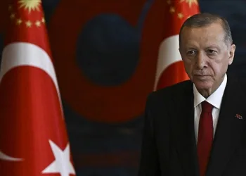 “Millete efendi değil, hizmetkarız.”