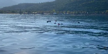 Yüzerek geçmeye çalıştılar, yakalandılar