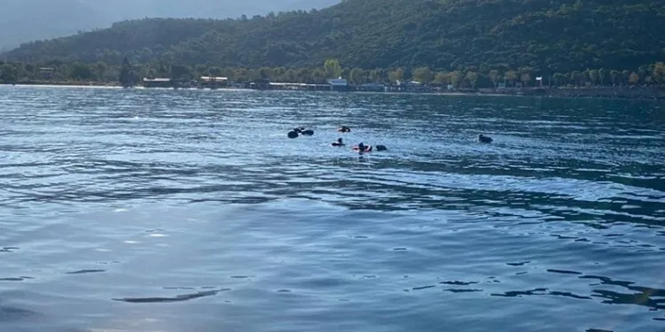 Yüzerek geçmeye çalıştılar, yakalandılar
