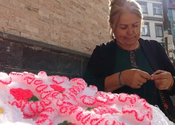 4 çocuğuna hem annelik hem babalık yaptı