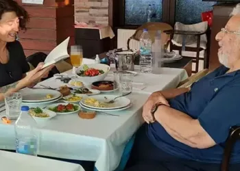Metin Akpınar’ın evlilik dışı ilişkiden kızı olduğu ortaya çıktı