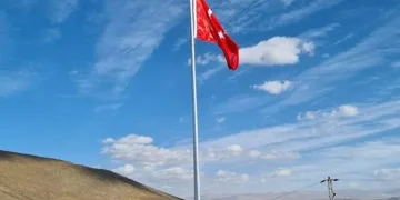 Dev Türk Bayrağı Çıldır semalarında dalgalanacak