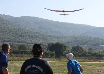 Model uçaklar Fadıllı semalarında yarıştı