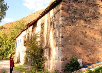Duvardan indirilmeyen 49 yıllık resm